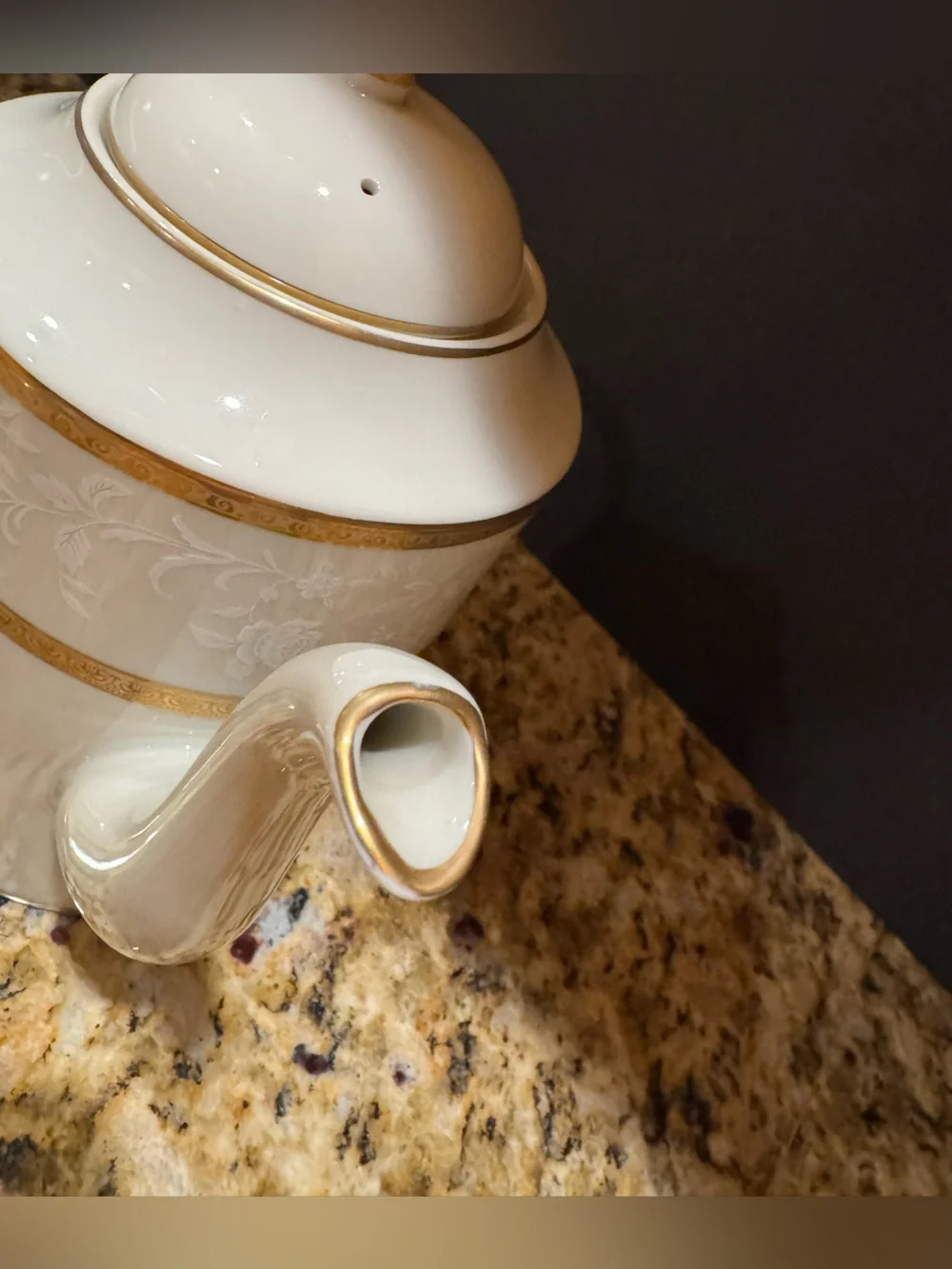 Mikasa Antique Lace White and Gold Coffee Pot with Lid Made in Japan #L5531